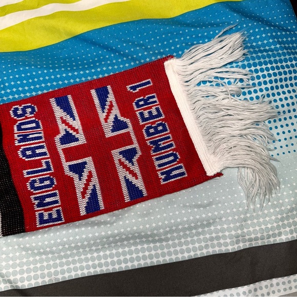 Manchester soccer/football Scarf - Picture 4 of 5